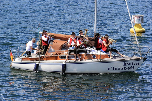 他以速度见 他以速度见